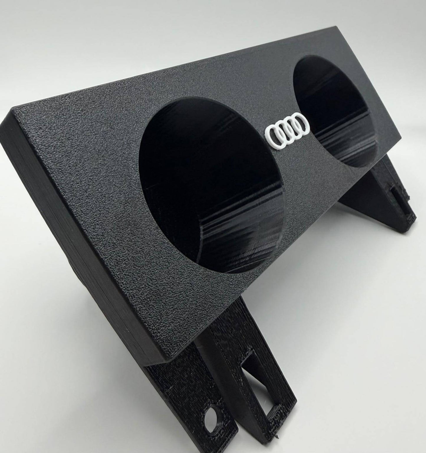 Suport Pahare Audi A4 B6/B7 1DIN/2DIN – Imprimat 3D, Efect Carbon / Negru Texturat, Logo Audi – Montaj Scrumiere OEM - Auto - 3D