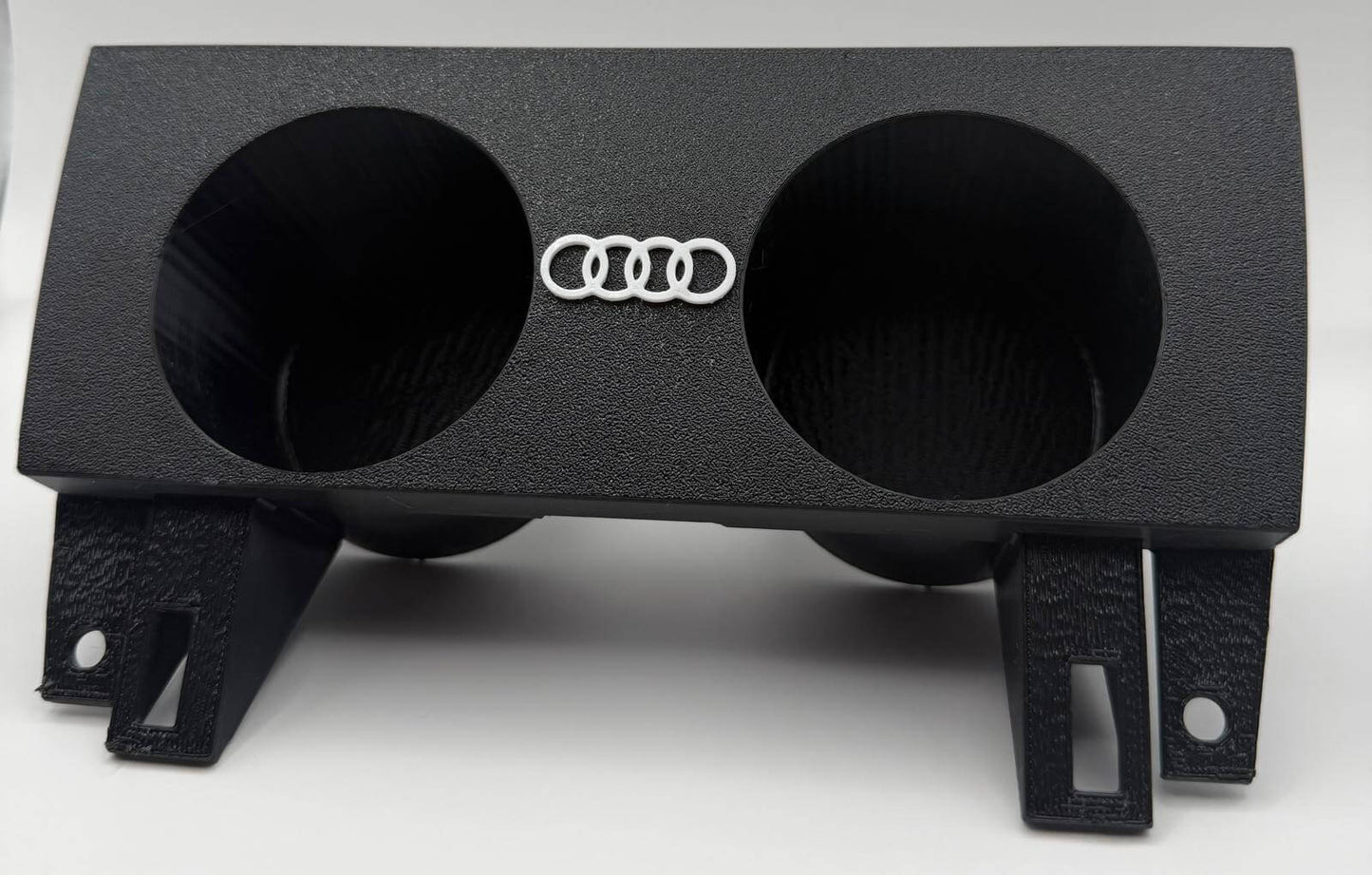 Suport Pahare Audi A4 B6/B7 1DIN/2DIN – Imprimat 3D, Efect Carbon / Negru Texturat, Logo Audi – Montaj Scrumiere OEM - Auto - 3D