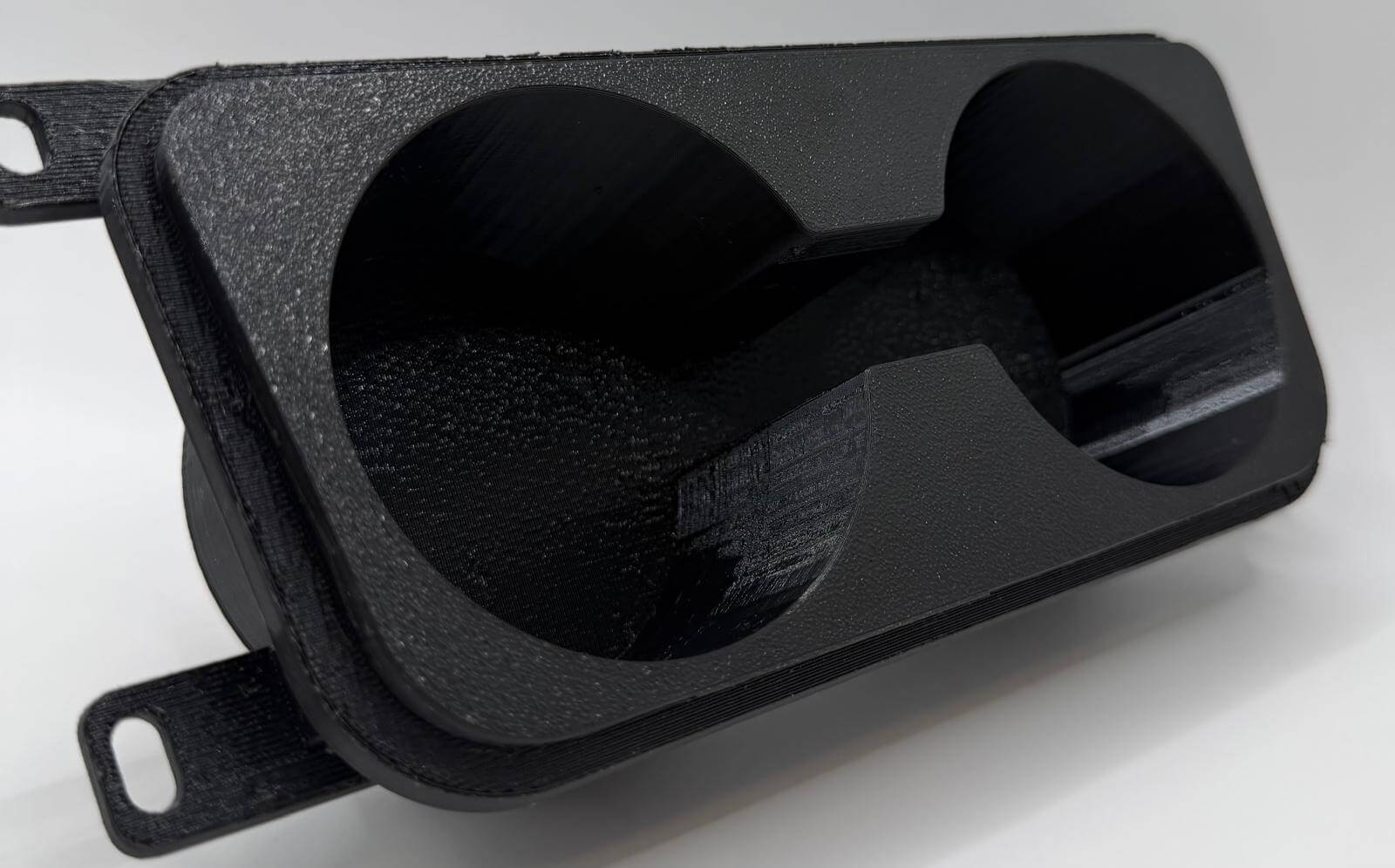 Suport Pahare BMW E90/E91/E92/E93 – Montaj în Locul Scrumierei, Negru Texturat sau Efect Carbon, Cu/Sau Fără Gaura Brichetă - Auto - 3D