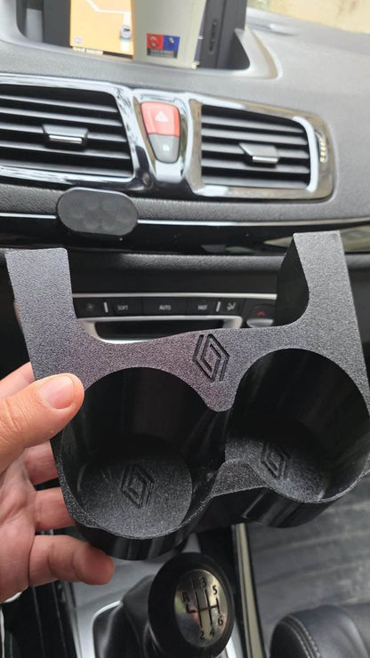 Suport Pahare Megane 3 – Printat 3D, Efect Carbon, Logo Alb/Negru, Decupaj USB, Stabil & Elegant - Auto - 3D